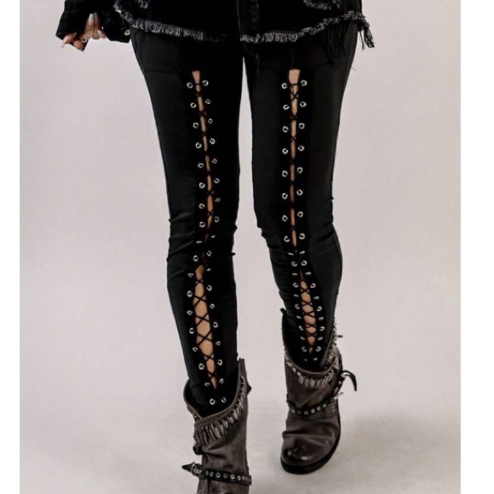 High Waisted Black & Sexy Cris Cross Stretchy Jeans with Side Zipper Snug fit 👍